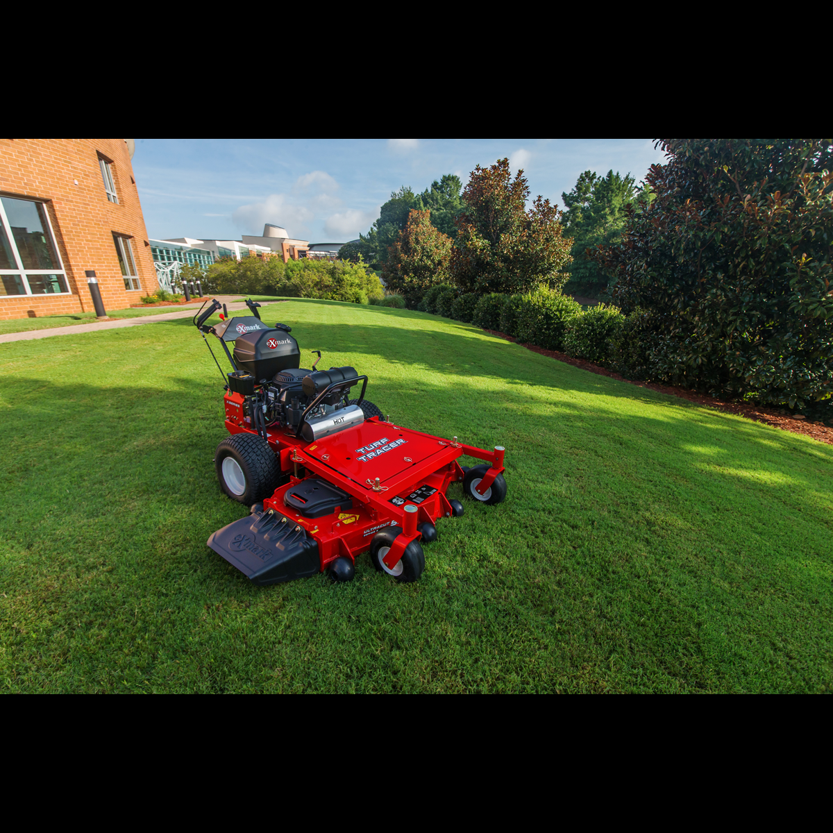 Exmark Turf Tracer X-Series with 21 HP* Kohler EFI ECV650 Engine and 60" UltraCut Series 4 Deck